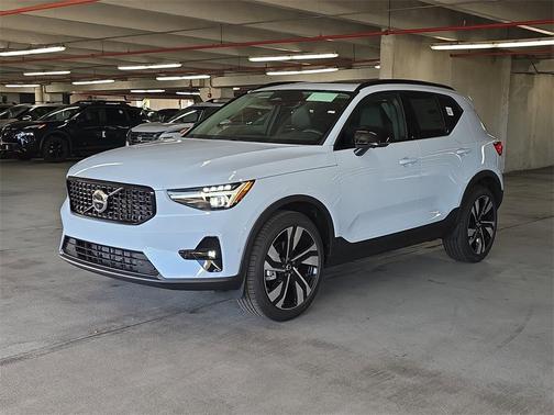 2026 Volvo XC40 B5 Ultra