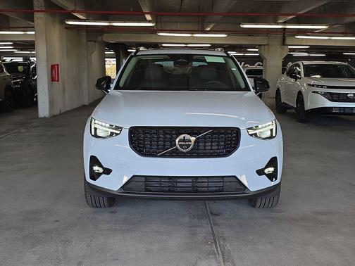Cloud 9 White 2026 Volvo XC40 B5 Ultra