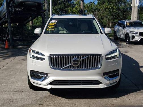 2023 Volvo XC90 B5 Plus