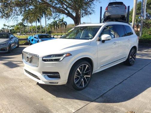 2023 Volvo XC90 B5 Plus