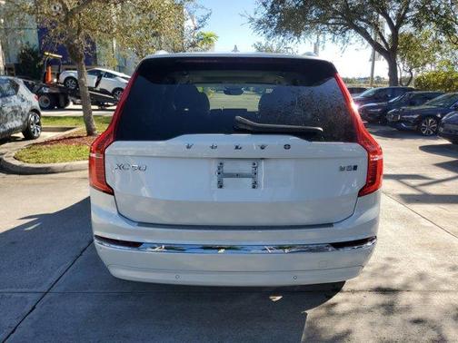 2023 Volvo XC90 B5 Plus