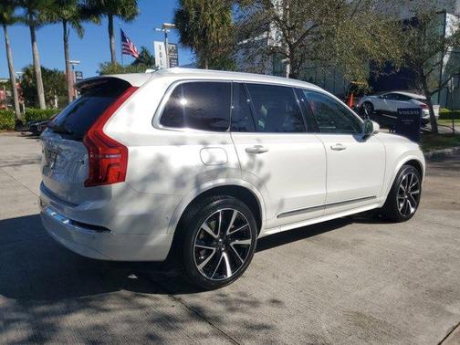 2023 Volvo XC90 B5 Plus
