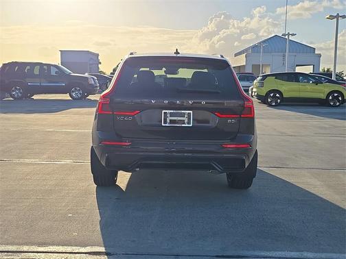 2026 Volvo XC60 B5 Ultra