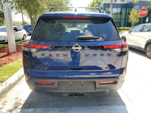 2022 Nissan Pathfinder SV