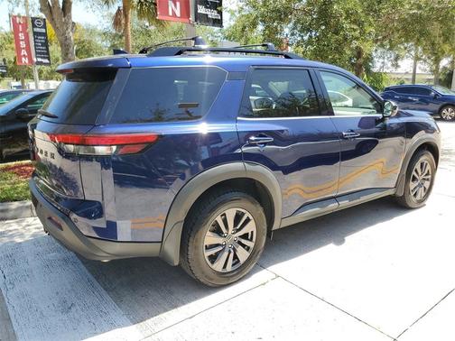 2022 Nissan Pathfinder SV