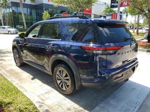 2022 Nissan Pathfinder SV