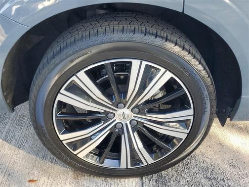 2023 Volvo XC60 B5 Plus Bright Theme