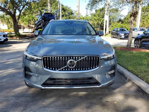 2023 Volvo XC60 B5 Plus Bright Theme