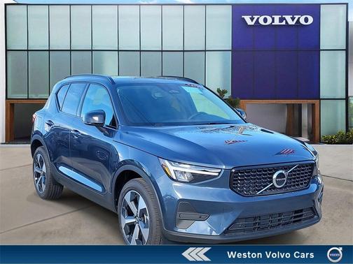2026 Volvo XC40 B4 Core