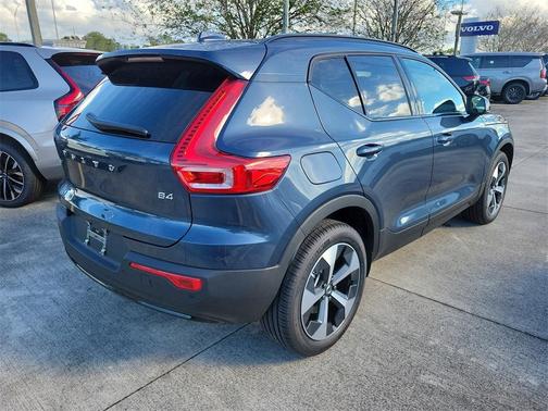 2026 Volvo XC40 B4 Core