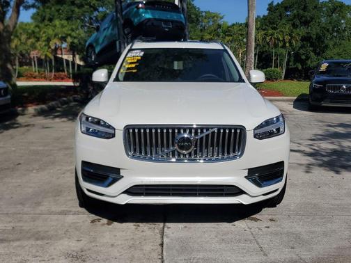 Crystal White 2022 Volvo XC90 Recharge Plug-In Hybrid T8 Inscription Extended Range 7P
