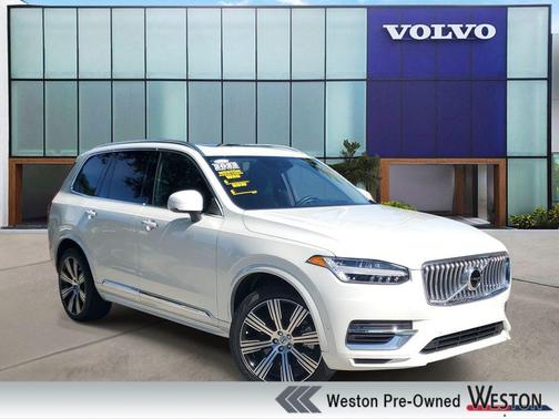Crystal White 2022 Volvo XC90 Recharge Plug-In Hybrid T8 Inscription Extended Range 7P
