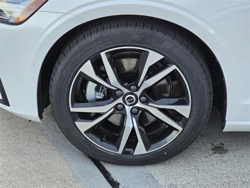 2025 Volvo S60 B5 Core