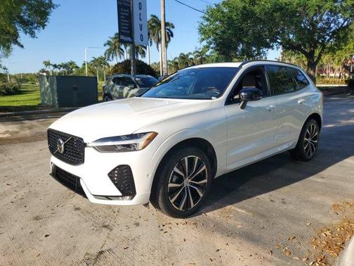 Crystal White 2023 Volvo XC60 B5 Plus Dark Theme