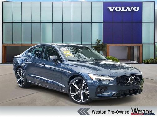 2024 Volvo S60 B5 Plus Dark Theme