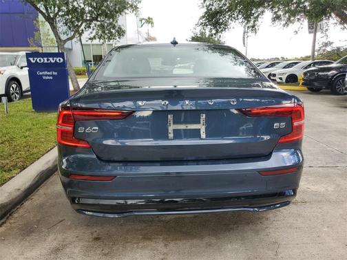 2024 Volvo S60 B5 Plus Dark Theme