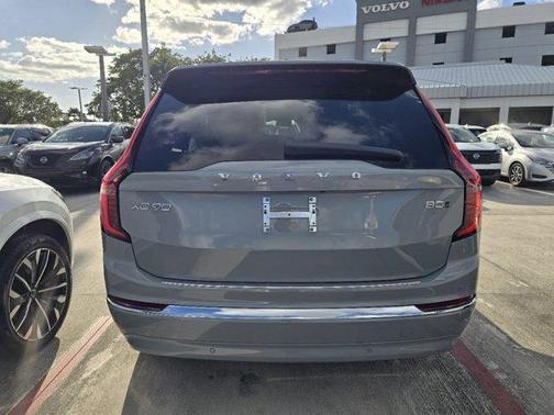 2025 Volvo XC90 B5 Plus 7-Seater