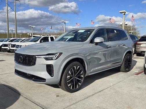 2025 Volvo XC90 B5 Plus 7-Seater