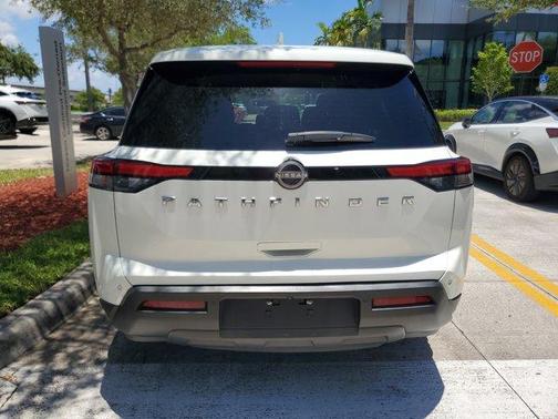 2022 Nissan Pathfinder S
