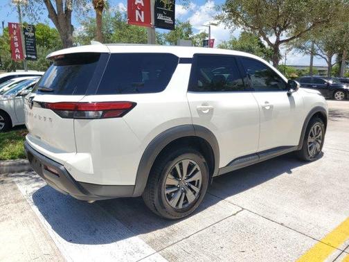 2022 Nissan Pathfinder S