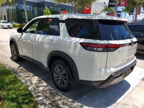 2022 Nissan Pathfinder S