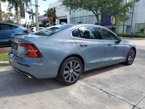 2022 Volvo S60 B5 Inscription