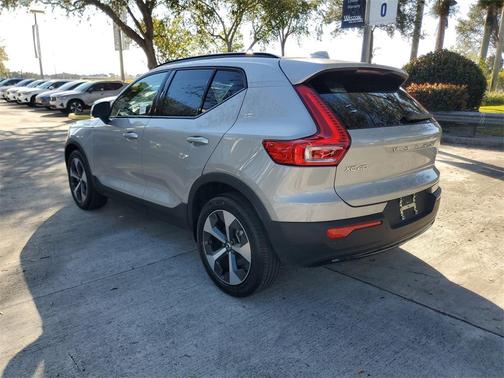 2025 Volvo XC40 B5 Plus Dark Theme