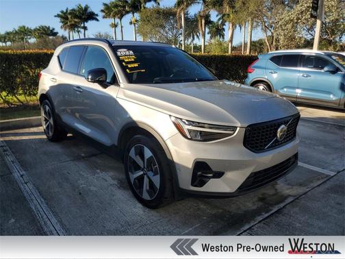 2025 Volvo XC40 B5 Plus Dark Theme