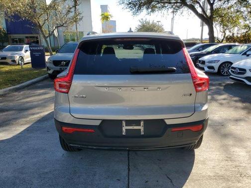 2025 Volvo XC40 B5 Plus Dark Theme