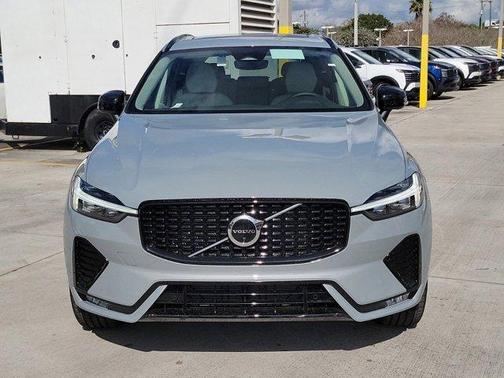 2025 Volvo XC60 B5 Plus