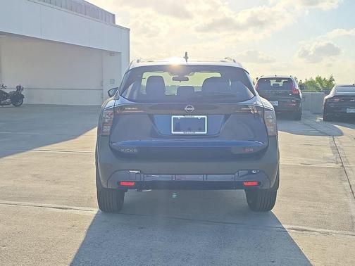 Deep Blue Pearl 2026 Nissan Kicks SR
