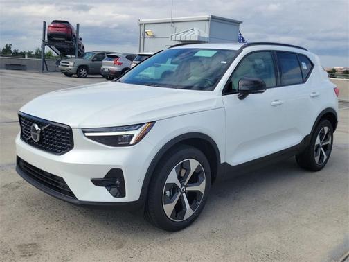2026 Volvo XC40 B5 Plus