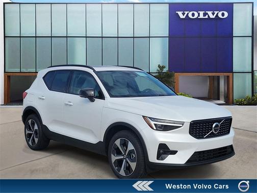 2026 Volvo XC40 B5 Plus