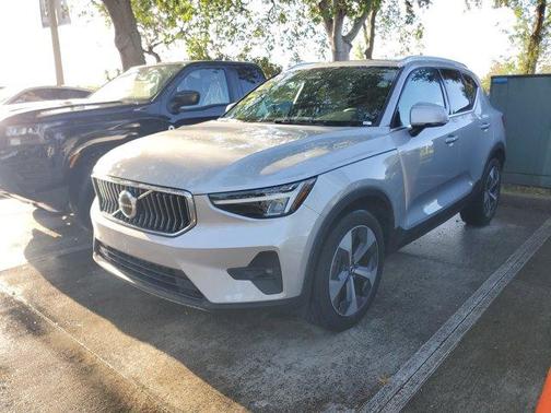 Silver 2023 Volvo XC40 B4 Plus Bright Theme
