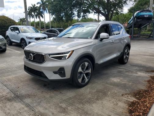 Silver 2023 Volvo XC40 B4 Plus Bright Theme