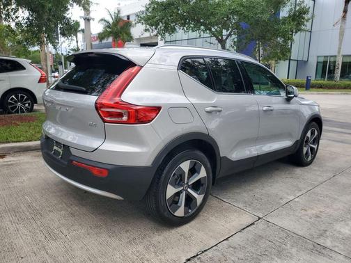 Silver 2023 Volvo XC40 B4 Plus Bright Theme
