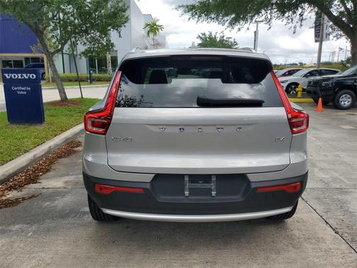 Silver 2023 Volvo XC40 B4 Plus Bright Theme