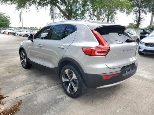 Silver 2023 Volvo XC40 B4 Plus Bright Theme