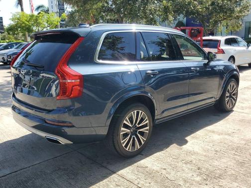 Denim Blue Metallic 2021 Volvo XC90 T5 Momentum 7 Passenger