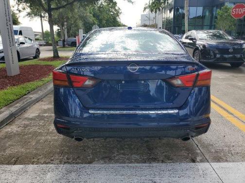 Deep Blue Pearl 2023 Nissan Altima 2.5 SR