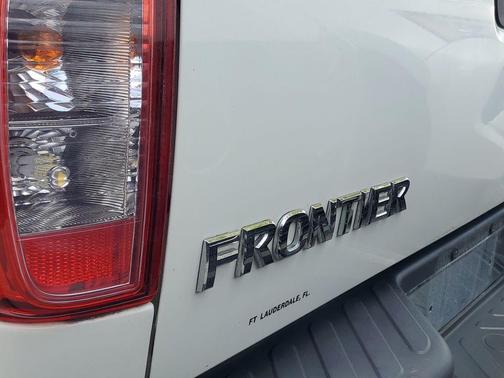 Glacier White 2019 Nissan Frontier SV