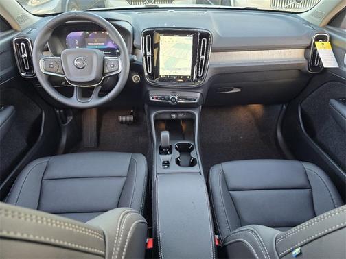 2025 Volvo XC40 B5 Core Bright Theme
