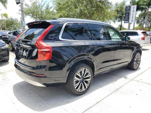 2022 Volvo XC90 T5 Momentum 7 Passenger