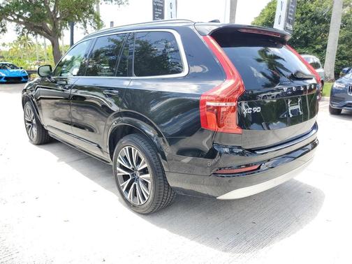 2022 Volvo XC90 T5 Momentum 7 Passenger