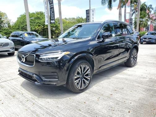 2022 Volvo XC90 T5 Momentum 7 Passenger