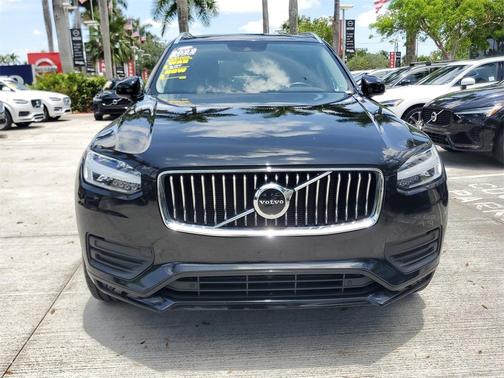 2022 Volvo XC90 T5 Momentum 7 Passenger