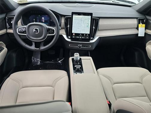 2025 Volvo XC90 B6 Plus 6-Seater