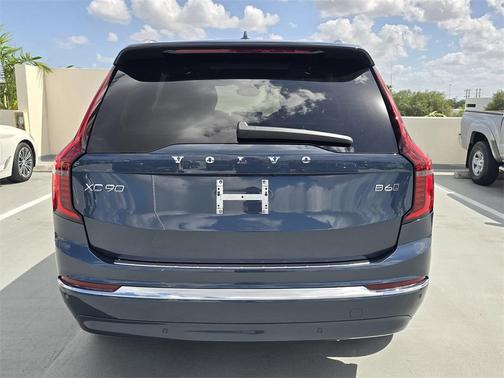 2025 Volvo XC90 B6 Plus 6-Seater