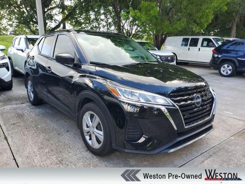 Super Black 2024 Nissan Kicks S