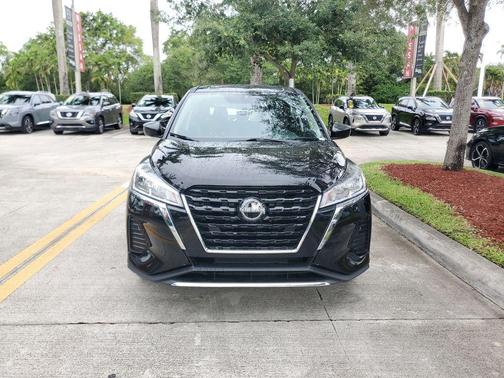 Super Black 2024 Nissan Kicks S